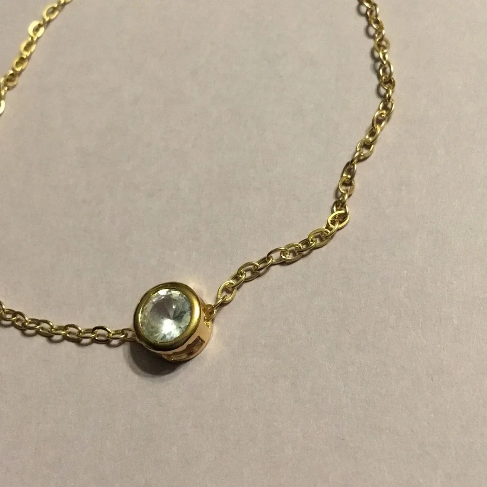 Elegant Gold Bracelet with Crystal Accent